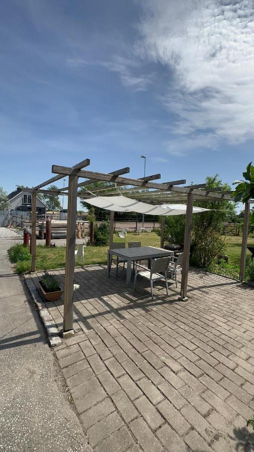 Stort rymligt rum i mysig lantlig miljö. Höllviken Exteriör bild