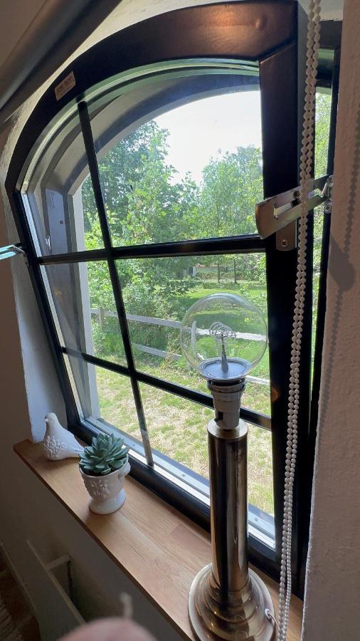 Stort rymligt rum i mysig lantlig miljö. Höllviken Exteriör bild
